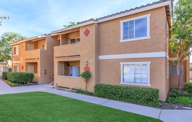2 beds, 1 bath, 925 sqft, $2,300, Unit 042