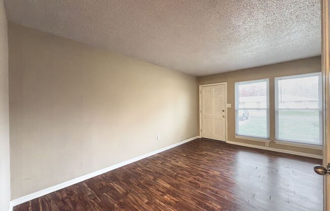 2501 - 2503 E Morris Dr