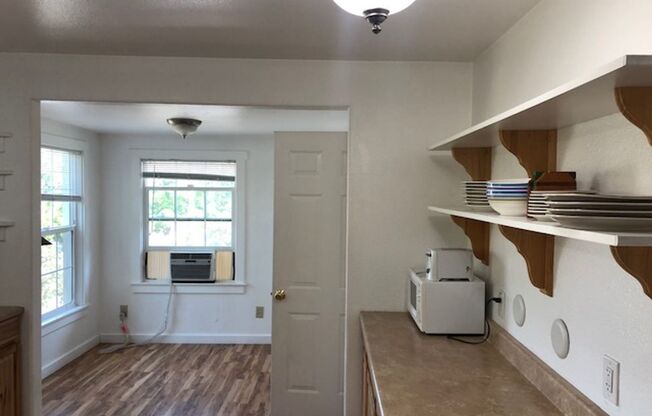 1 bed, 1 bath, 1,000 sqft, $700, Unit UNIT 3