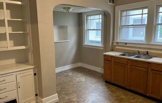 1218 N Frink