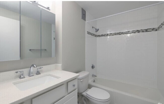 1 bed, 1 bath, 986 sqft, $2,400, Unit 2E