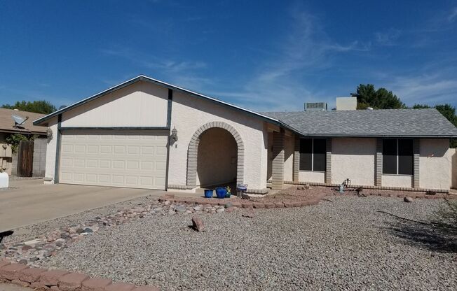 Convenient Chandler location with great backyard!