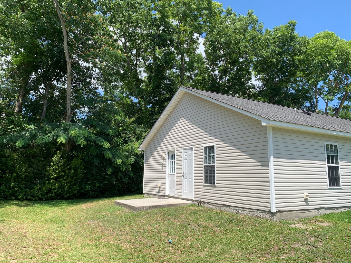 3 BD, 2 BA House: Freshly Painted + New Flooring + Available Now!