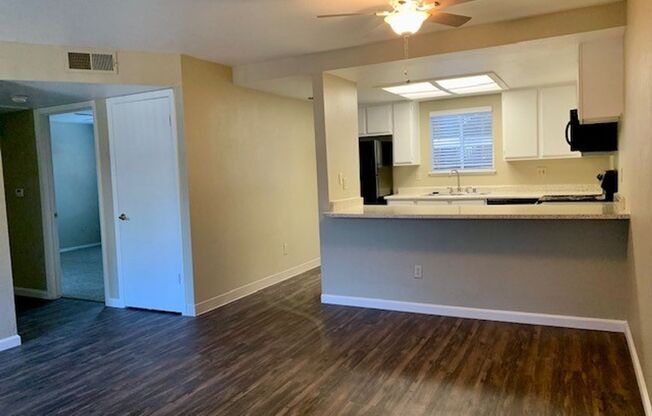 805-Oak Creek Village Apartments