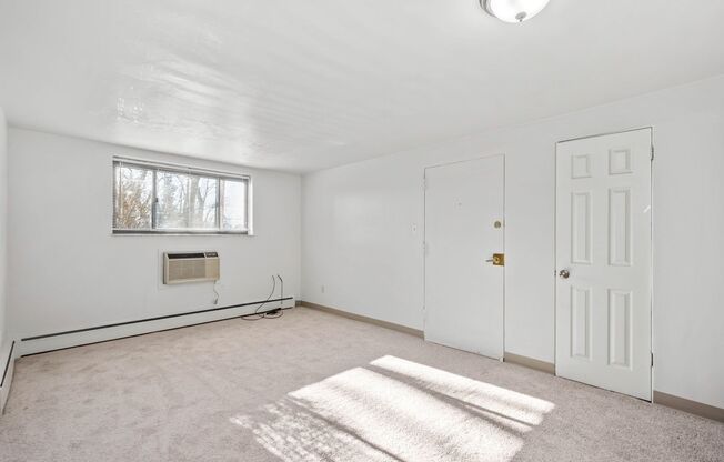 2 beds, 1 bath, 850 sqft, $949, Unit 10609 Lindberg Ave. B1 - Apt. 1