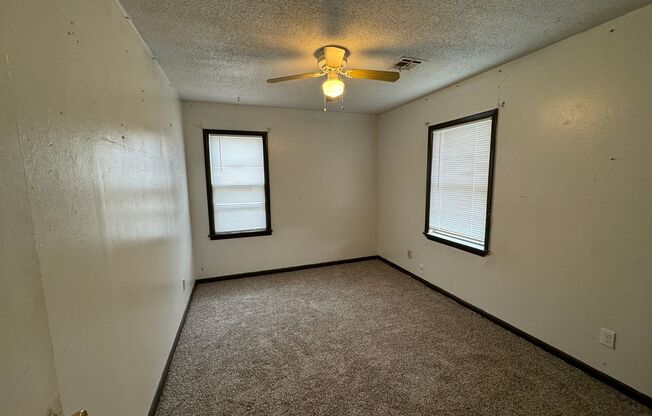 3 beds, 1 bath, $975