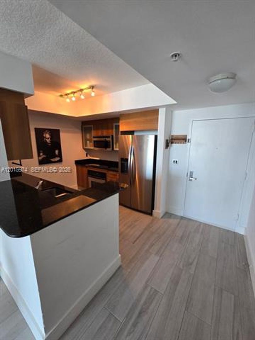 2 beds, 2 baths, 1,227 sqft, $4,400, Unit 325 S Biscayne Blvd # 3719