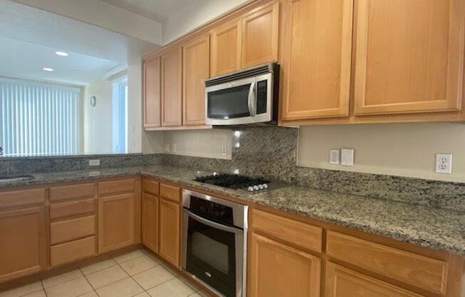 Immaculate 3 Bedroom 2.5 Bath Townhome With Lots of Sunlight and Steps From Luna Park
