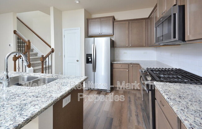409 VASSAR DR