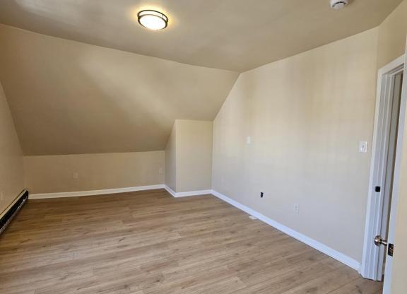 4 beds, 2 baths, $3,100