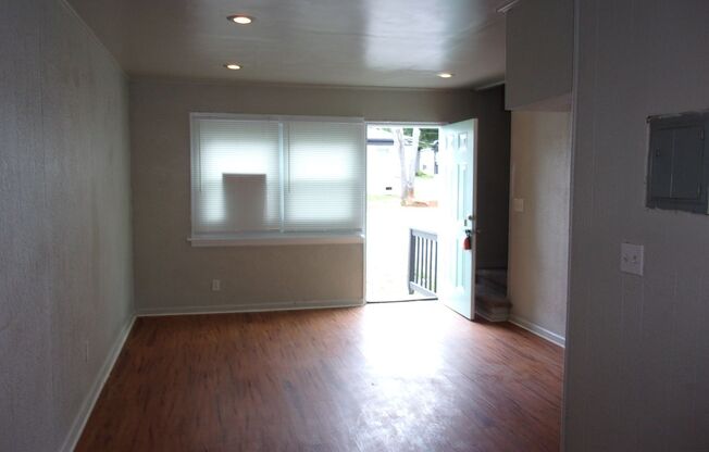 2 beds, 1 bath, $1,299