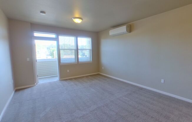 3 beds, 3 baths, 1,324 sqft, $2,700, Unit 303