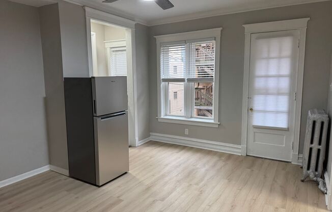 Studio, 1 bath, 300 sqft, $1,195, Unit #209