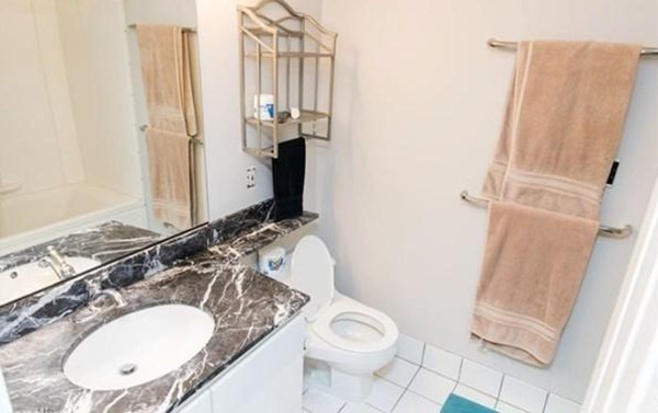 2 beds, 2 baths, 1,013 sqft, $4,800, Unit 404