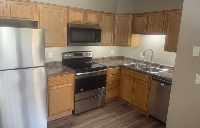 2 beds, 1 bath, $875, Unit #9