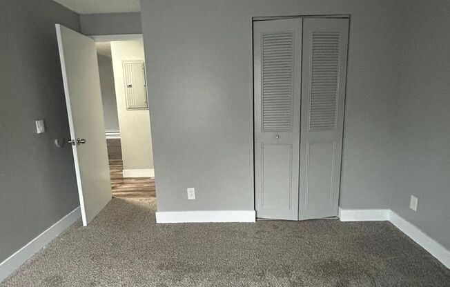 3 beds, 1 bath, 890 sqft, $1,595, Unit 505 M2