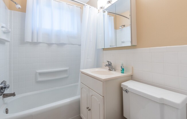 2 beds, 1 bath, 737 sqft, $1,299, Unit 667010