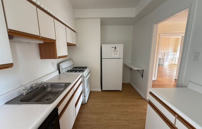 1 bed, 1 bath, 572 sqft, $1,510, Unit Old King Edward 46