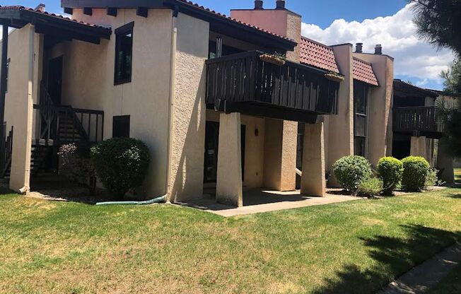 Beautiful 2 BD, 2 BA Ground Floor Townhome, Popular Southwest location, D-12 Schools, Near Ft. Carson