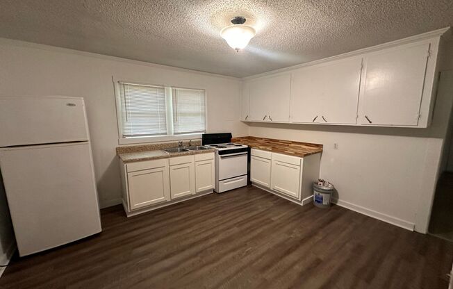 2 beds, 1 bath, $1,375