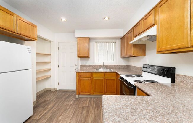 2 beds, 1 bath, 825 sqft, $1,325, Unit 13