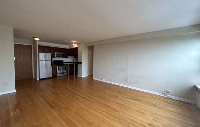 1 bed, 1 bath, 700 sqft, $1,950, Unit 418-0912