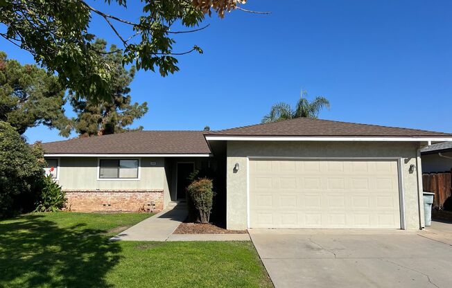 3/2 Home with Pool Near Fresno State