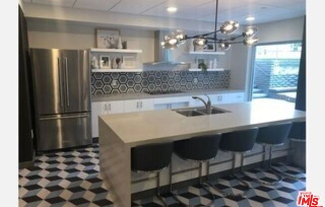 1 bed, 1 bath, 670 sqft, $2,199, Unit 1350