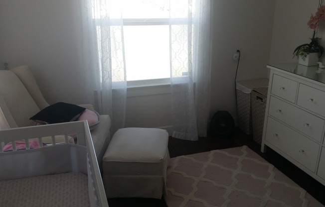 2 beds, 1 bath, $3,200