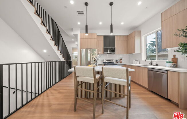 259 1/2 S PARK VW ST