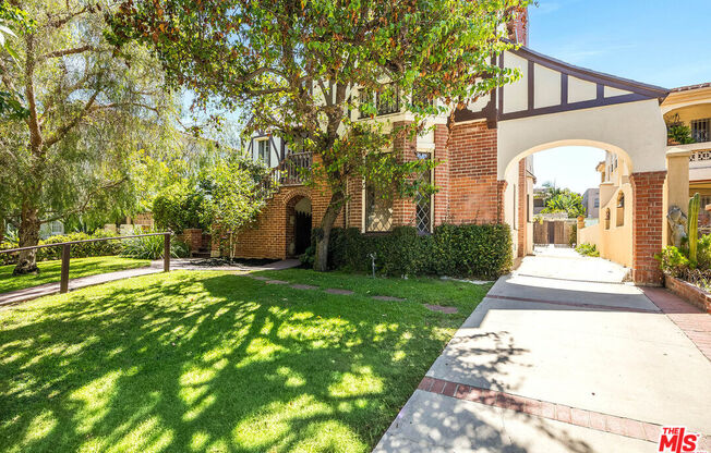 1064 S OGDEN DR