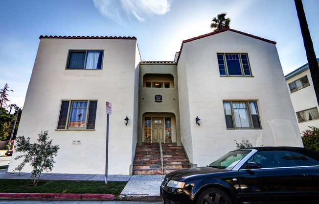 1534 Winona Blvd.