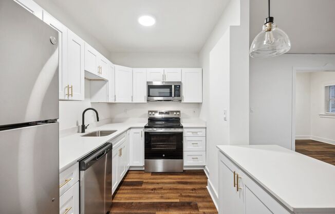 Studio, 1 bath, 425 sqft, $1,750