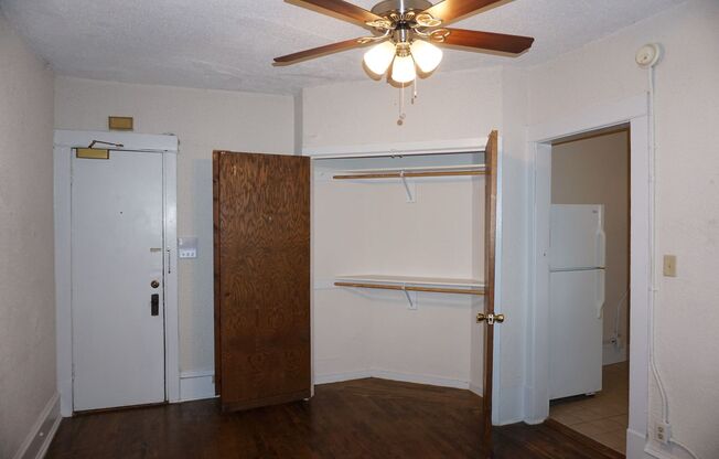 Studio, 1 bath, 360 sqft, $750, Unit 10