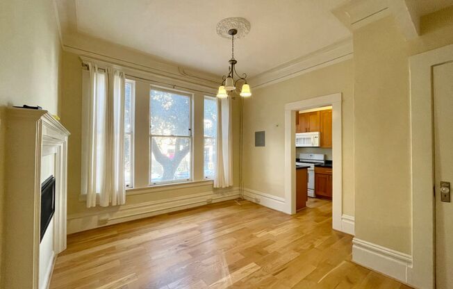 561 Baker Street (1033r)