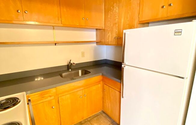 2 beds, 2 baths, 920 sqft, $2,900, Unit 12