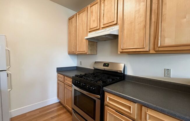 2 beds, 1 bath, $2,600