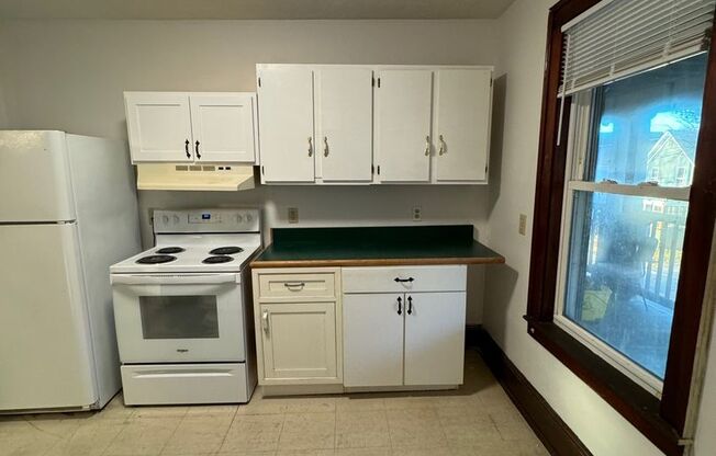 3 beds, 1 bath, $1,600, Unit 1