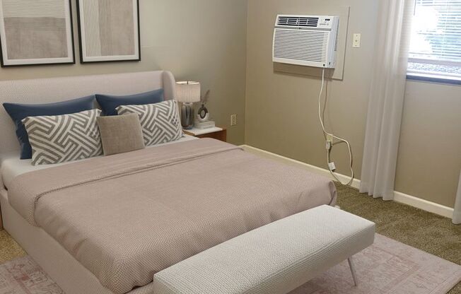 3 beds, 1.5 baths, 1,100 sqft, $1,575, Unit B04