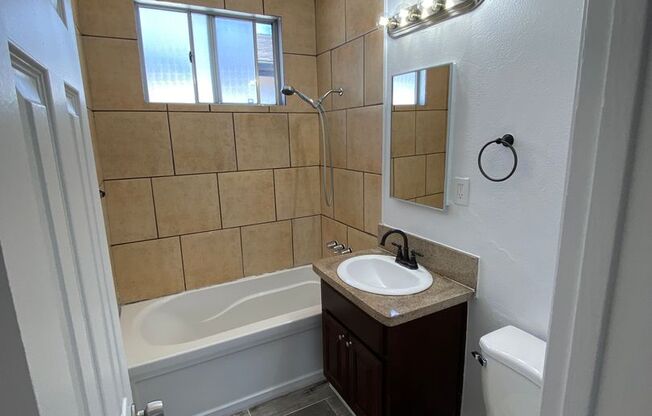 2 beds, 1 bath, 580 sqft, $2,195, Unit 2705 - 05