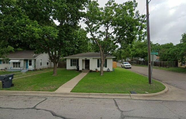 Cozy 2-Bedroom Home for Rent in Waco – Perfect Location & Great Value!