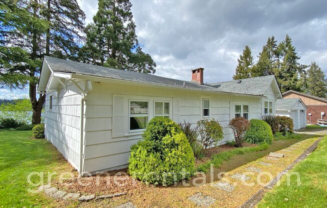 3BR 2.5BA Waterfront Property off Cooper Pt Rd