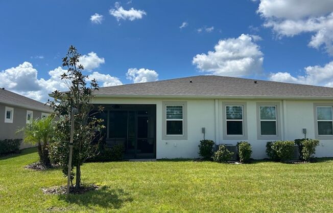 Beautiful 2 bedroom Townhouse with Office and Water View!