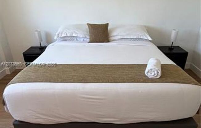 1 bed, 1.5 baths, $4,000, Unit # 1120
