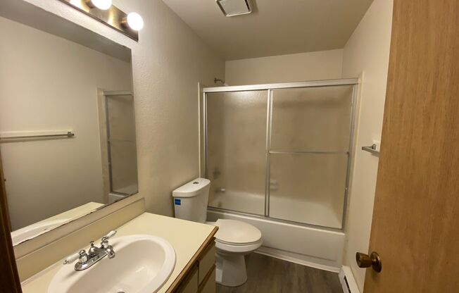 3 beds, 1.5 baths, $2,795, Unit 9
