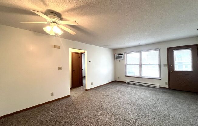 2 beds, 1 bath, $1,050, Unit A2721-A