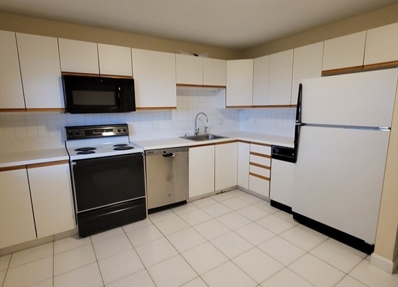 2 beds, 2 baths, 1,250 sqft, $3,400, Unit 913