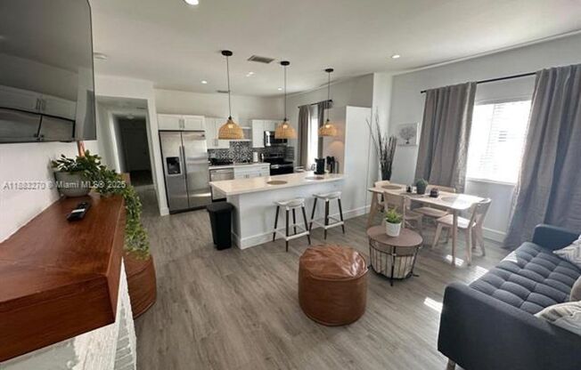 1822 NW 4th St unit B (A11883270)