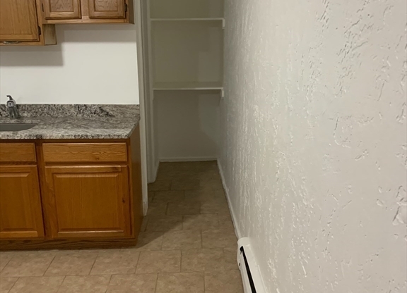 Studio, 1 bath, 999 sqft, $1,450, Unit 7