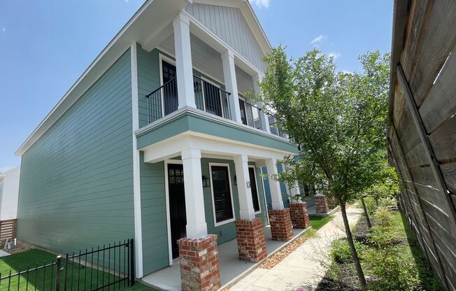 E Evergreen St 311 - 78212